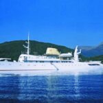 Lo yacht