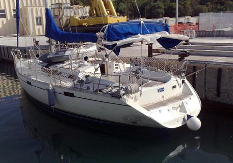 Migranti: in 50 in barca a vela