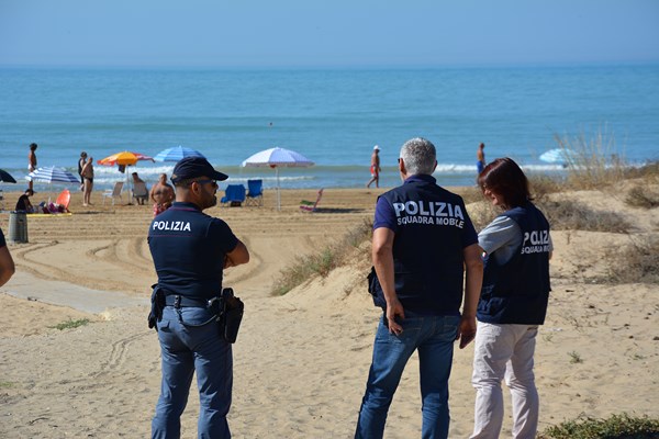 Spacciava in spiaggia, arrestato tunisino a Punta Braccetto