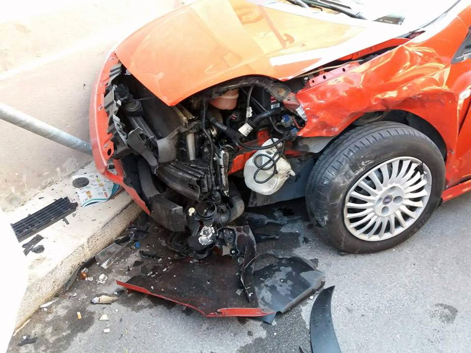 Scontro tra due Fiat Punto, incidente a Santa Croce