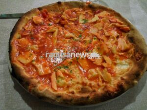 Pizza alla funcia di carrubo