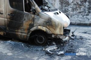 Furgone incendiato
