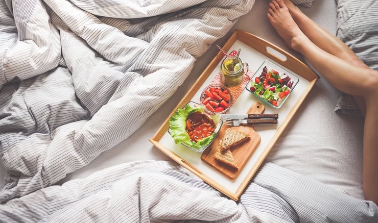 La dieta che anticipa la cena per fare perdere peso