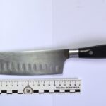 minaccia con coltello