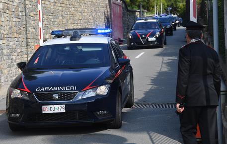 Vuol far prostituire madre, fermo 15enne