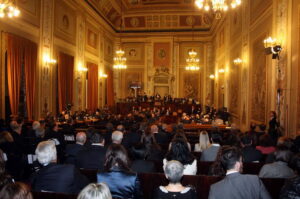 37 mila euro di buonuscita per i trombati
