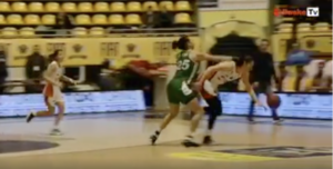 Eccolo il pugno della cestista della Passalacqua. VIDEO