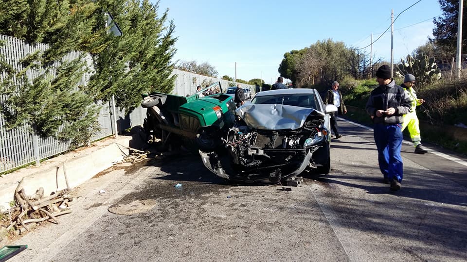 Ape contro auto, incidente alla periferia di Acate