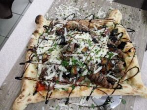 Pizza con filetto di angus