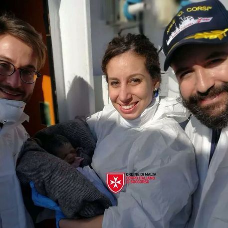 Migranti: bimbo nasce su nave Corsi