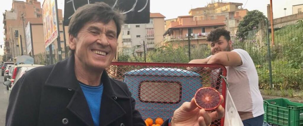 Gianni Morandi e l'arancia di Acireale