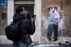 bacio tra salvini e di maio