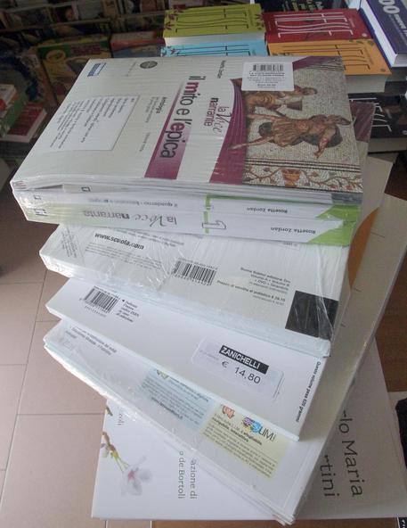Sequestrati 67 mila testi scolastici