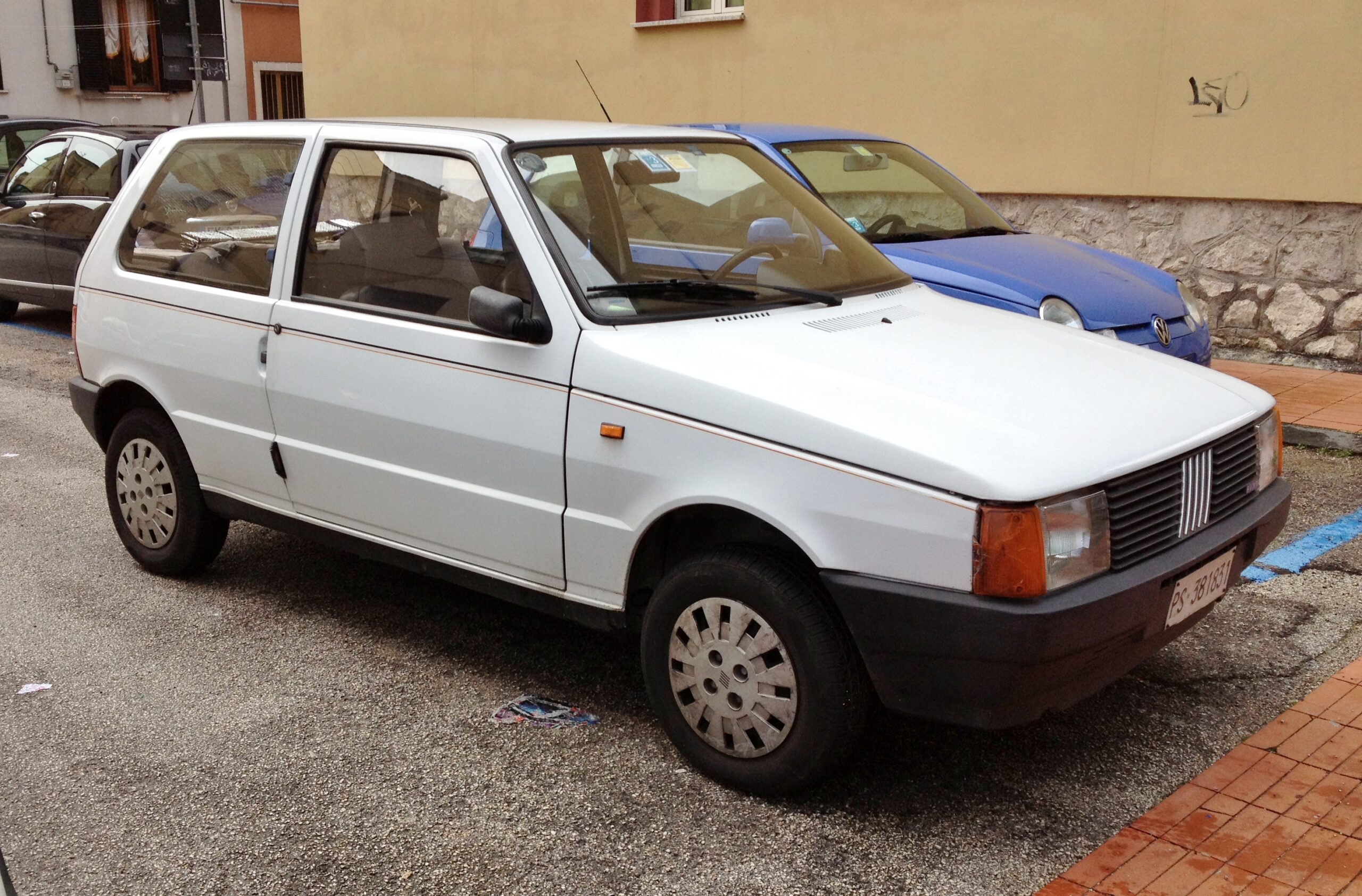 Acate, recuperata auto rubata, forse quella usata per le spaccate