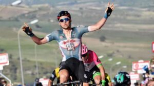 Giro d’Italia in Sicilia, a Caltagirone è primo il belga Wellens