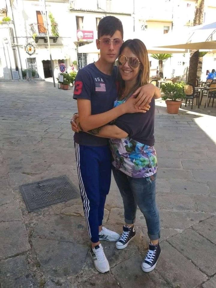 La mamma riabbraccia Joele La mamma riabbraccia Joele