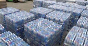 stock bottiglie di acqua
