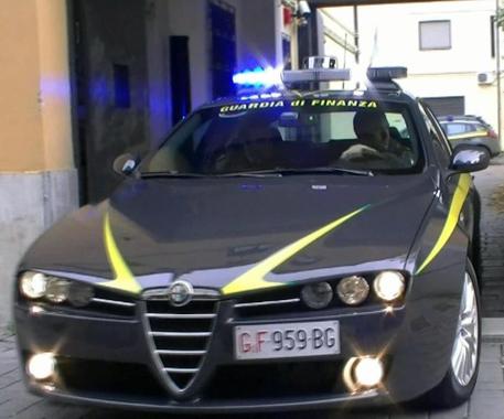 Porto turistico Augusta, ordinanza per 7