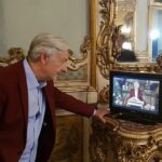 Leo Gullotta guarda lo spot