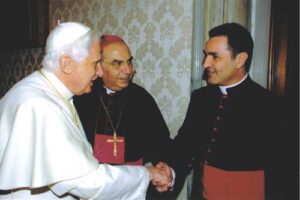 Monsignor Cuttitta con Papa Benedetto