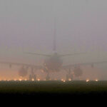 Aereo nella nebbia