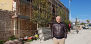 Ammatuna davanti all'ex distilleria
