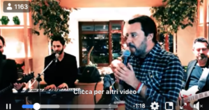 Matteo Salvini canta Io Vagabondo