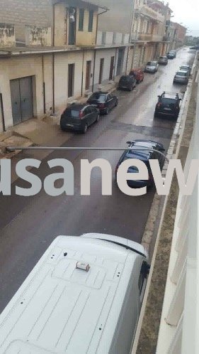 Ad Acate un palo piegato dal vento, nessun ferito