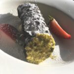 Il cannolo di ricotta al nero di seppia