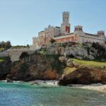 Il tratto di costa davanti Castello Tafuri