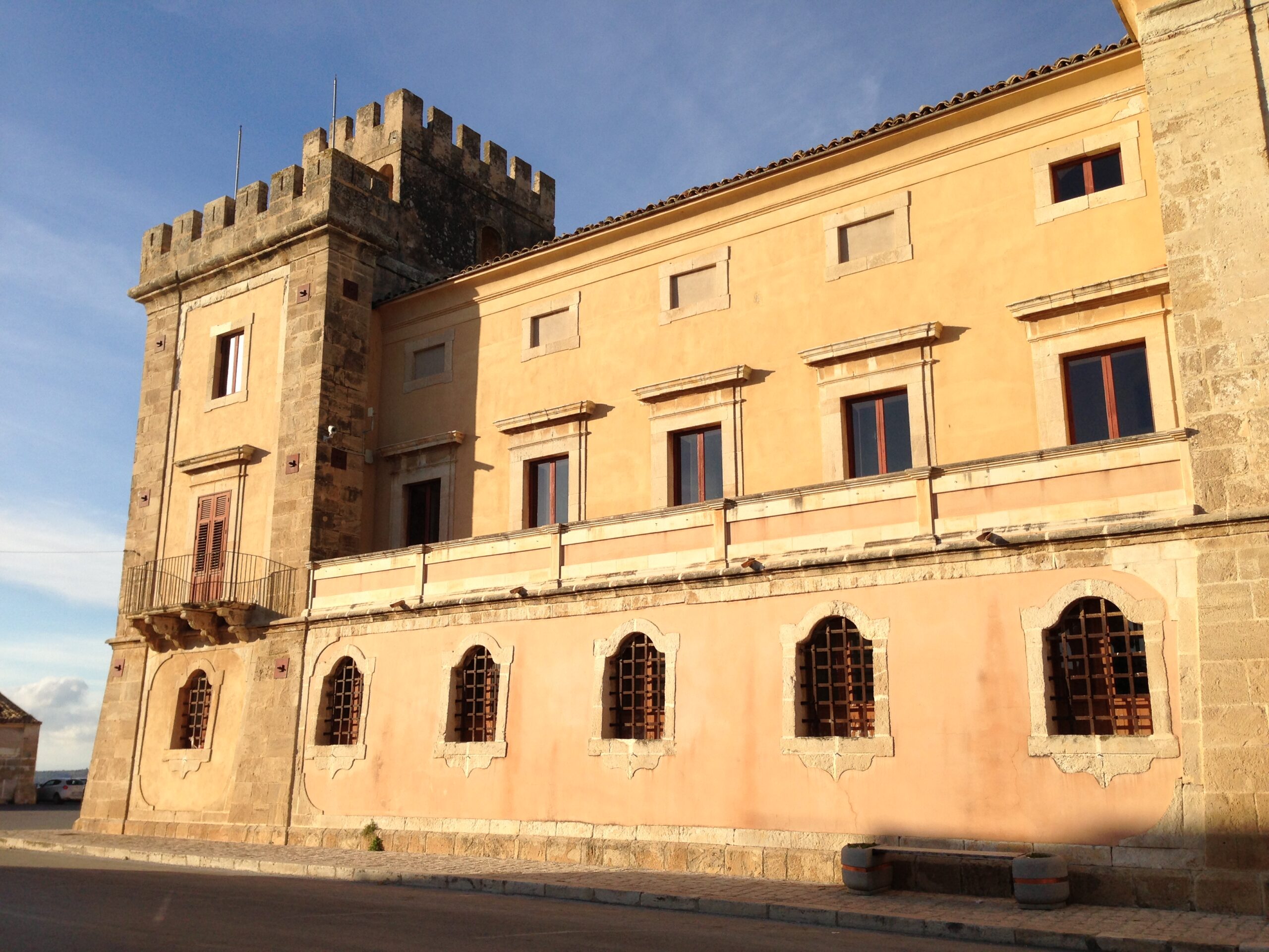 Il castello di Acate e palazzo Cocuzza a finanziamento