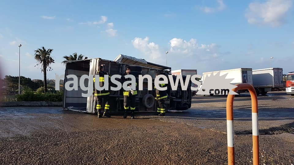 Santa Croce, tromba d’aria fa ribaltare un camion