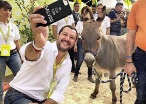 Salvini e i selfie