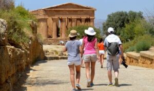 Turisti nella Valle dei Templi
