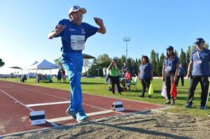 Anziano di 103 anni fa il salto in lungo per allungarsi la vita