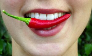 Dieta e nutrizione, mangiare piccante: benefici e limiti