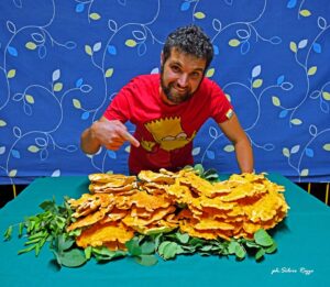 Vincenzo e il suo fungo di carrubo di sei chili