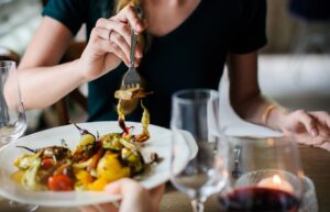 Intuitive eating: filosofia alimentare che scardina la dieta tradizionale