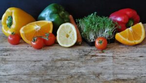 Nutrizione, mangiare frutta e verdura ogni giorno: motivi e benefici