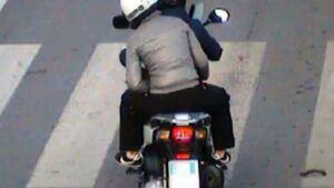 Fratelli sparati da colpi di pistola, feriti, in scooter, vanno in ospedale