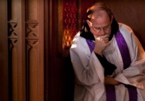 Condanna per tentati abusi su minore: Tribunale ecclesiastico assolve prete
