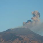 Etna, cenere lavica, 4 atterraggi l'ora a Catania