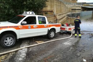 Maltempo, si allaga l'ospedale, arrivano le idrovore