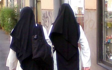 Due suore incinte: i medici hanno dato notizia ai giornalisti?