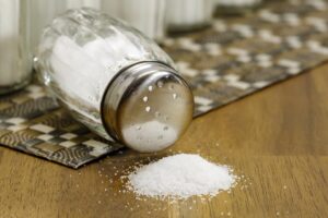 Dieta iposodica: ridurre il consumo di sale per rimanere in salute