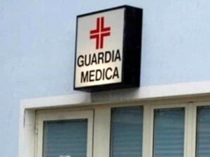 Perserguitava i sanitari della Guardia Medica, arrestato