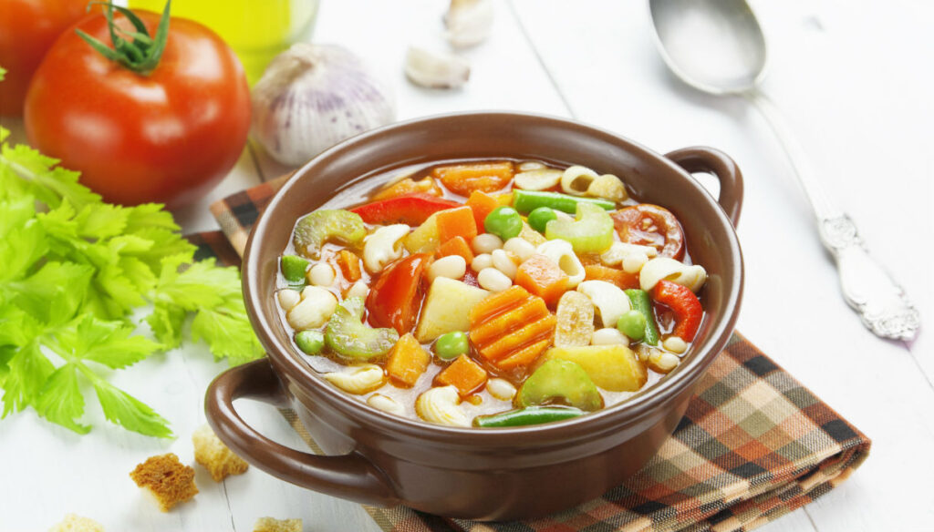 Dieta del minestrone: cos’&egrave; consigli su come seguirla