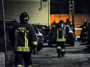 Incendio in un villino sui Navigli, morti due fidanzati