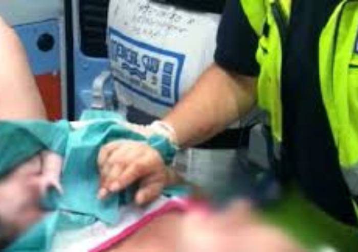 Giovane donna partorisce in casa grazie al 118