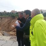 A Ispica si lavora per colmare la voragine creata dall'alluvione